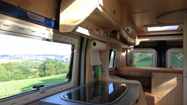 Campingbus Seitenfenster Sicht Kastenwagen